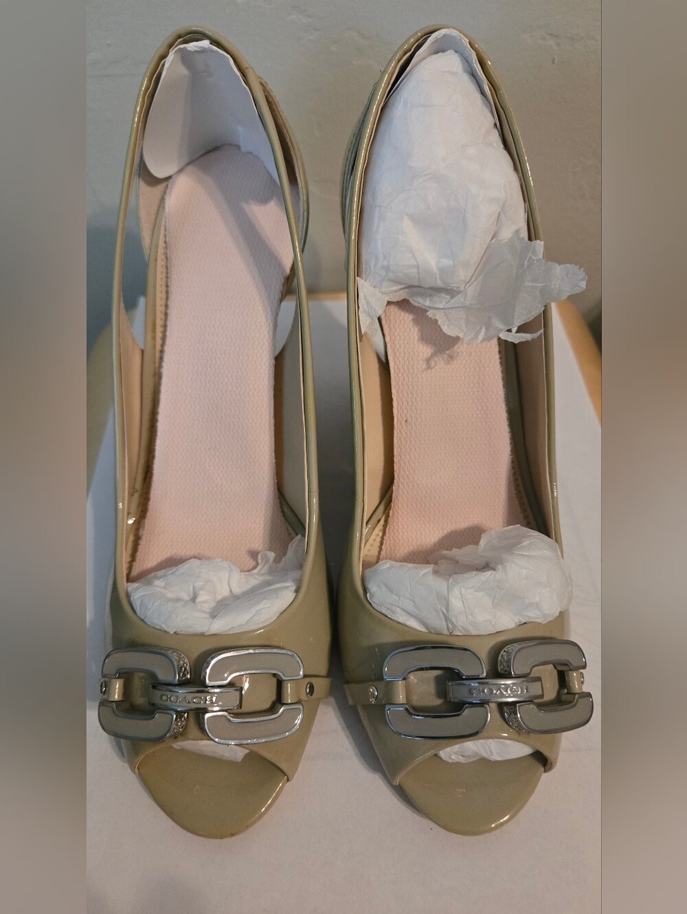 Vintage Coach Beige Patent Leather Peep-Toe Pumps with Silver Accent 6s - Picture 2 of 11